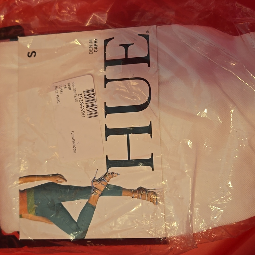 Hue - White Capri Leggings - 2 - Pair Bundle 🥳